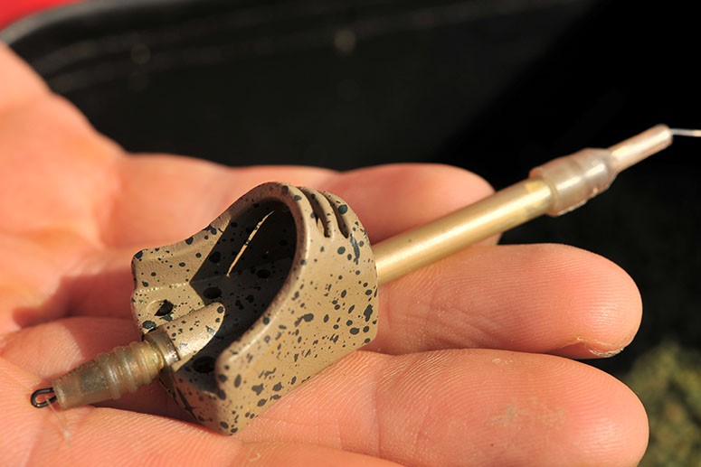 Guru Mini Pellet Feeder 24g In Use 1